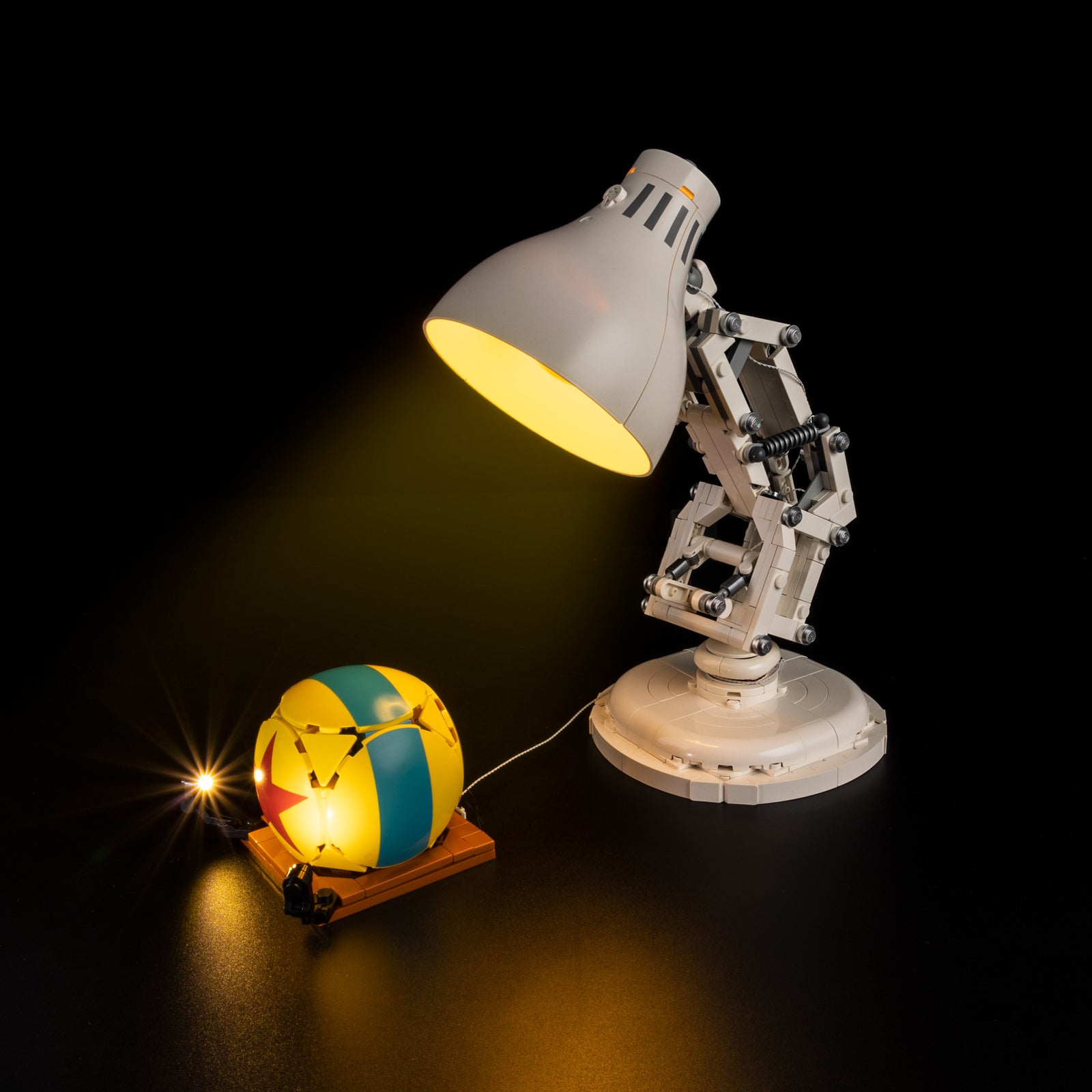 LEGO Ideas ǀ Disney Pixar Luxo 21357 Light Kit