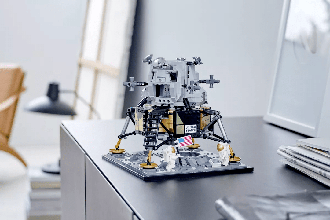 LEGO NASA Apollo 11 Lunar Lander 10266